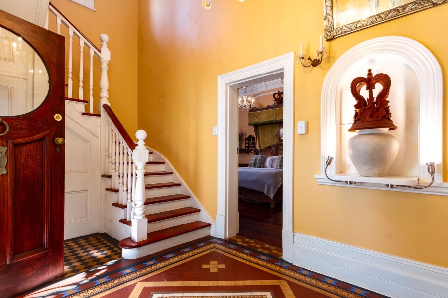 5 Bedroom Property for Sale in Gardens Western Cape